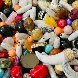 1 scoop of mixed material resin acrylic bead and pendant mix (read full details)